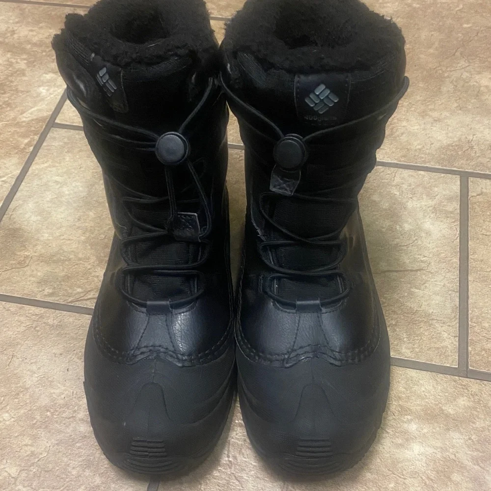 Columbia Size 7 Black Lined Winter Boots